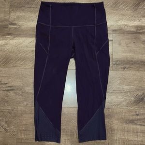 Lululemon dark Purple workout capri leggings Sz 8 mesh detail